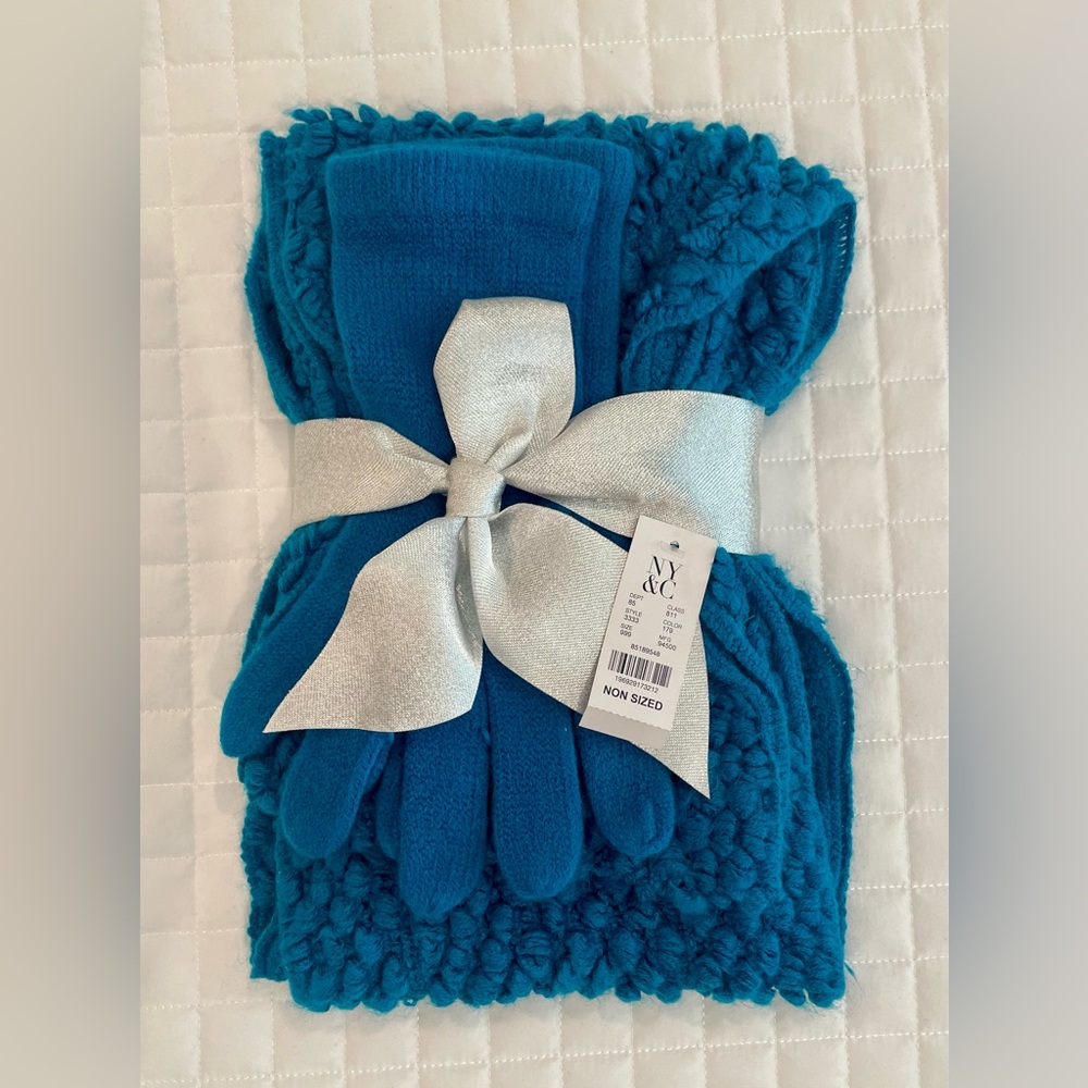 New York & Company 2-Piece Honeycomb Knit‎ Scarf & Gloves Set-New